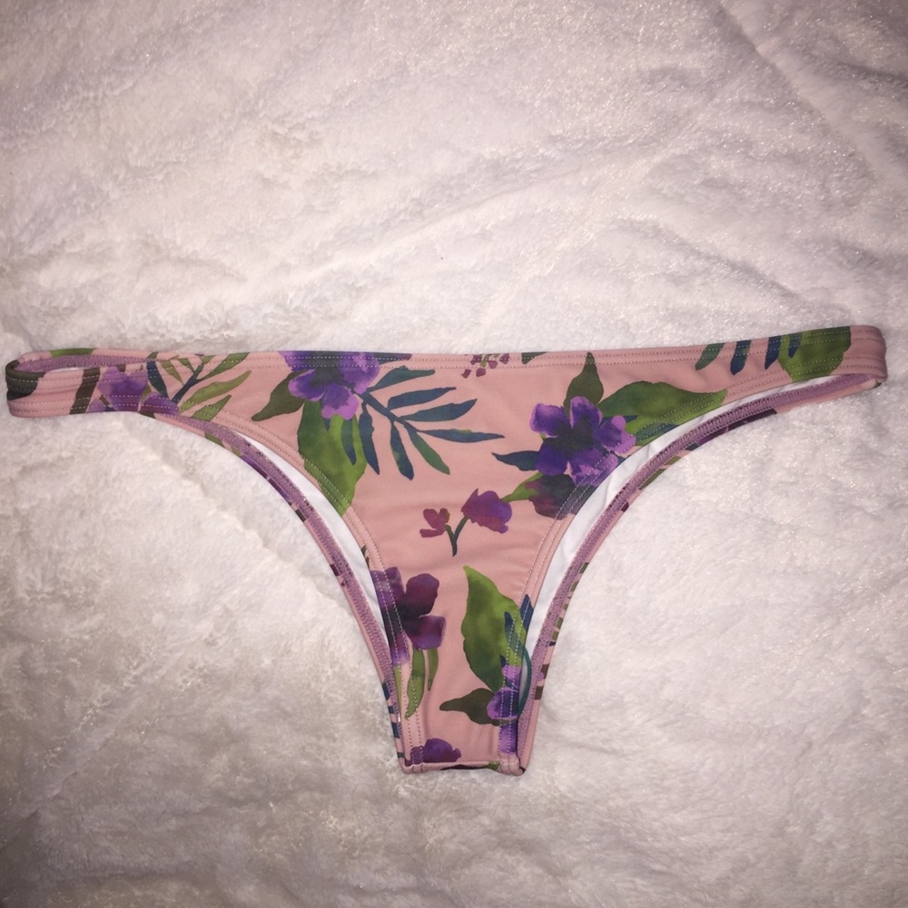 Swimsuit bottoms -CHEEKY- NEW WITH TAGS AND LINER